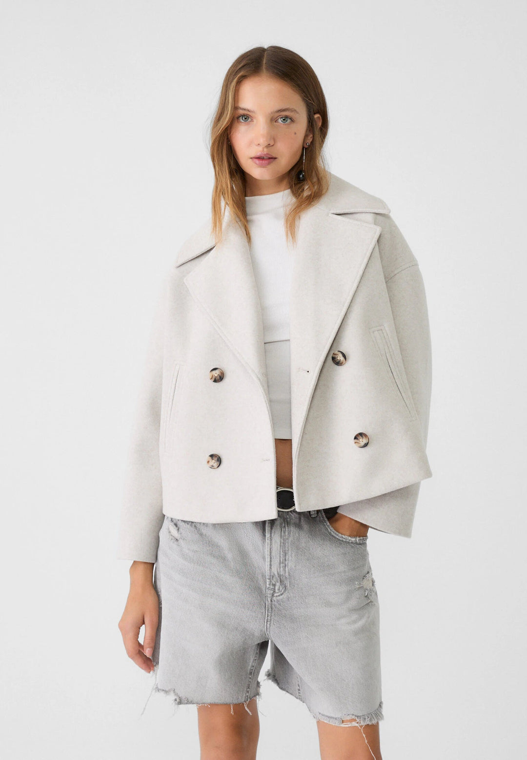 "Damen kurze Jacke Doppelbrust mit elegantem Schnitt, hochwertige Verarbeitung, ideal für vielfältige Gelegenheiten."