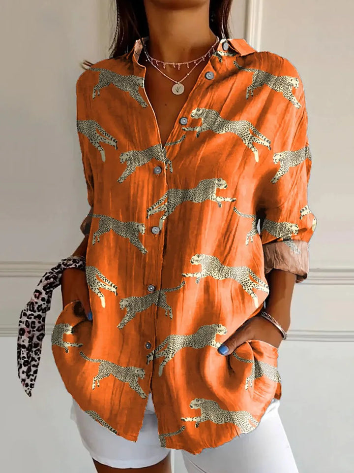 Damen Langarm Bluse mit floralem Muster, klassischem Kragen und luftigem Stoff, ideal für sommerliche Eleganz und Komfort.
