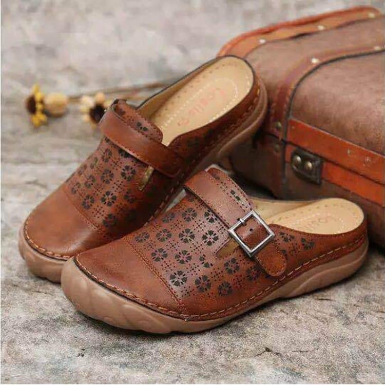 "Damen Leder Clogs, extra breit, aus weichem Echtleder und rutschfester Sohle, in Blau und Braun, modisch und bequem."