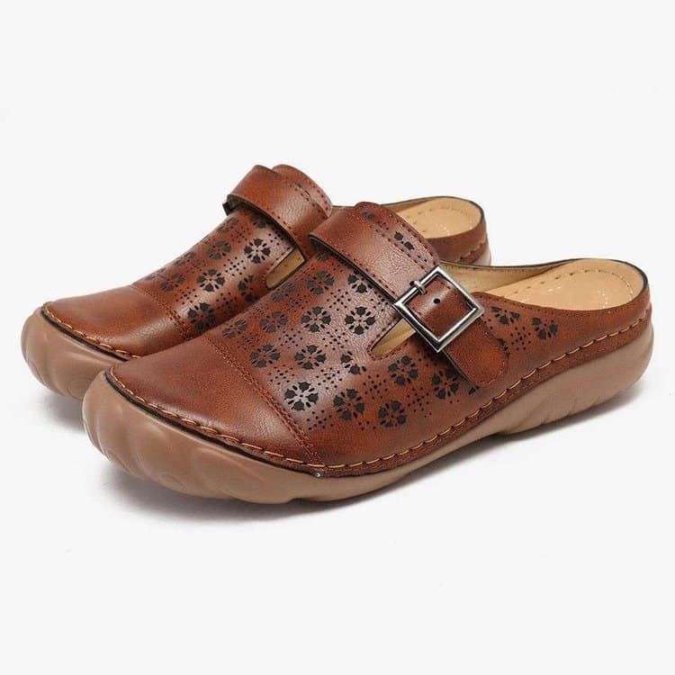 "Damen Leder Clogs, extra breit, aus weichem Echtleder und rutschfester Sohle, in Blau und Braun, modisch und bequem."