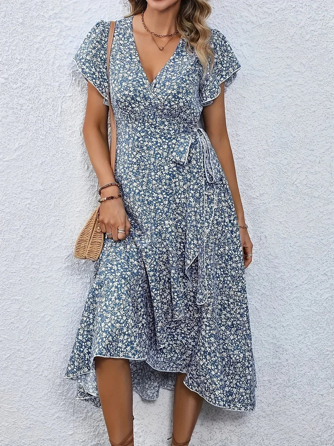 "Damen Midi Kleid mit V-Ausschnitt, florales Design, fließender Stoff, feminin und stilvoll für sonnige Tage."