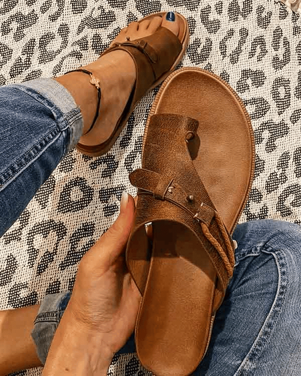 "Damen orthopädische Komfortsandalen mit verstellbaren Riemen, anatomischem Fußbett, rutschfester Sohle in Beige."