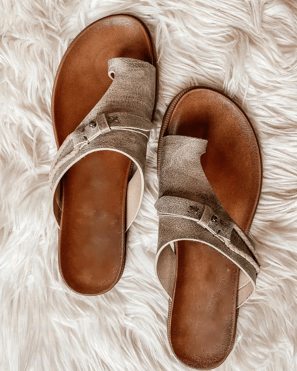 "Damen orthopädische Komfortsandalen mit verstellbaren Riemen, anatomischem Fußbett, rutschfester Sohle in Beige."