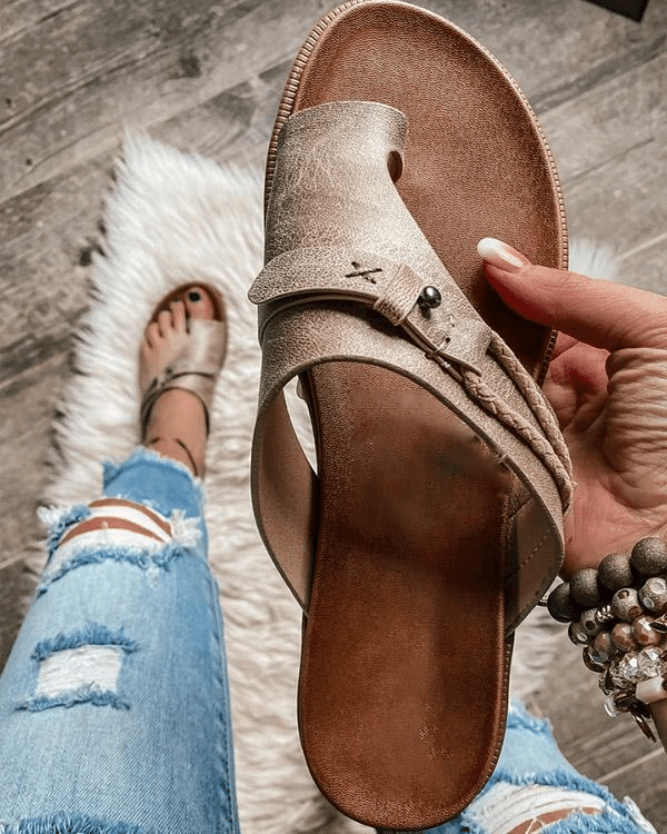 "Damen orthopädische Komfortsandalen mit verstellbaren Riemen, anatomischem Fußbett, rutschfester Sohle in Beige."