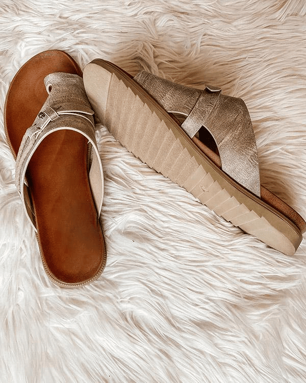 "Damen orthopädische Komfortsandalen mit verstellbaren Riemen, anatomischem Fußbett, rutschfester Sohle in Beige."