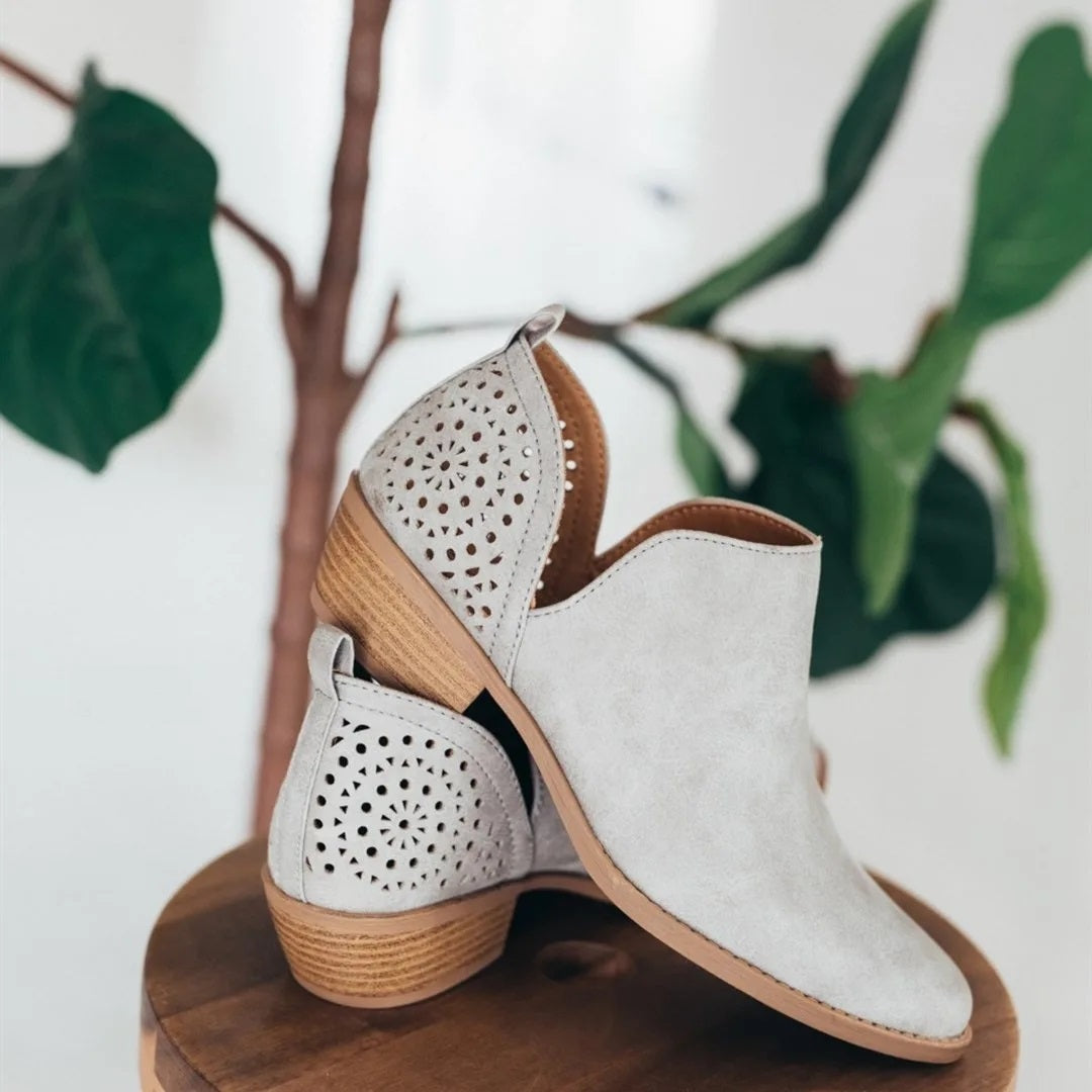 "Damen orthopädische Stiefel, beige, stilvoller Komfort und Unterstützung für gesunde Füße, elegantes Design."