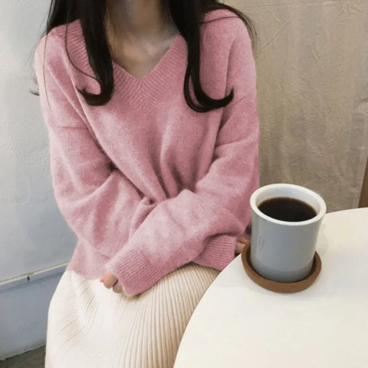"Damen Oversized Pullover mit V-Ausschnitt in Beige, elegantes Design, kombiniert mit Jeans oder Röcken für vielseitigen Stil