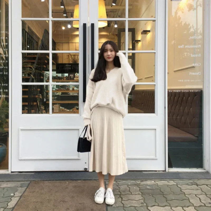 "Damen Oversized Pullover mit V-Ausschnitt in Beige, elegantes Design, kombiniert mit Jeans oder Röcken für vielseitigen Stil