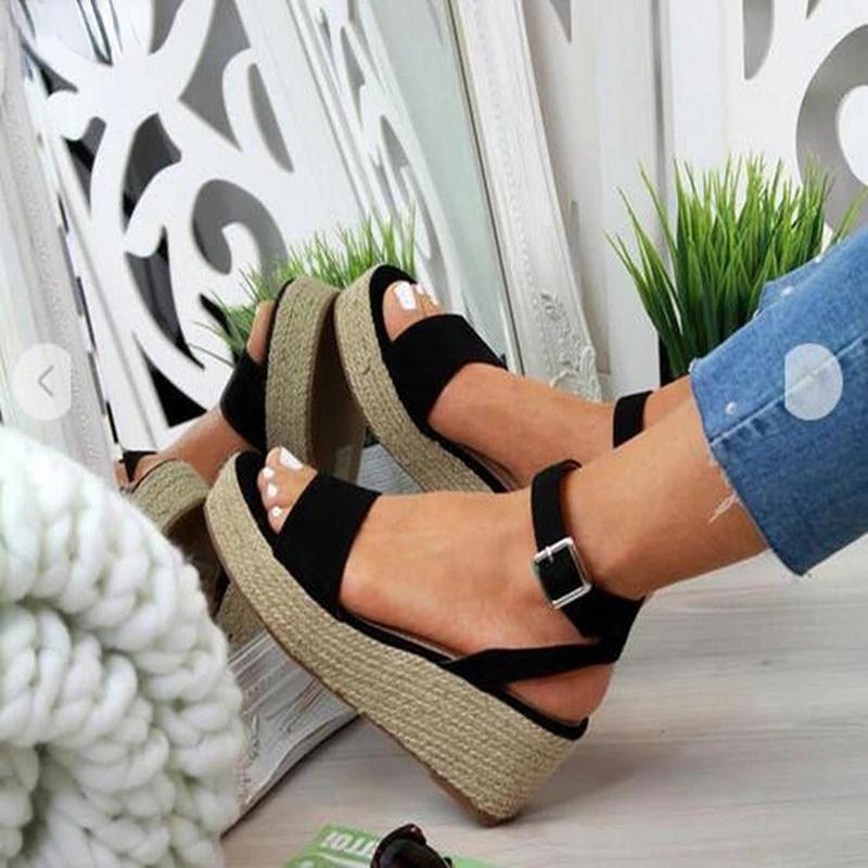 "Damen Plateau Sandalen, stilvoll und edel, mit bequemem Plateauabsatz, ideal für jeden Anlass und elegante Outfits."