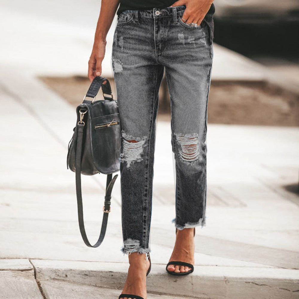 "Damen Ripped Denim-Jeans, lässiger Schnitt, ausgefranster Saum, urbane blaue Jeans, modische Details, vielseitig tragbar."