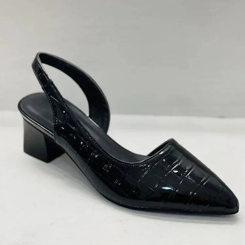 "Damen Sandalen mit weicher Sohle, stilvolles Design, ideal für Komfort und Eleganz bei sommerlichen Ausflügen."
