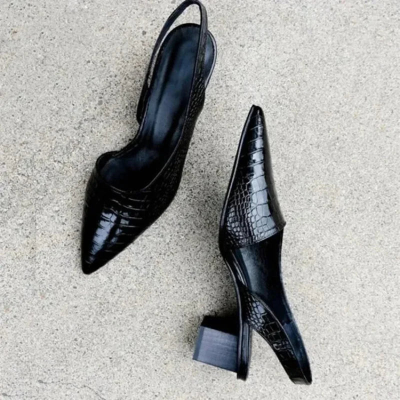 "Damen Sandalen mit weicher Sohle, stilvolles Design, ideal für Komfort und Eleganz bei sommerlichen Ausflügen."