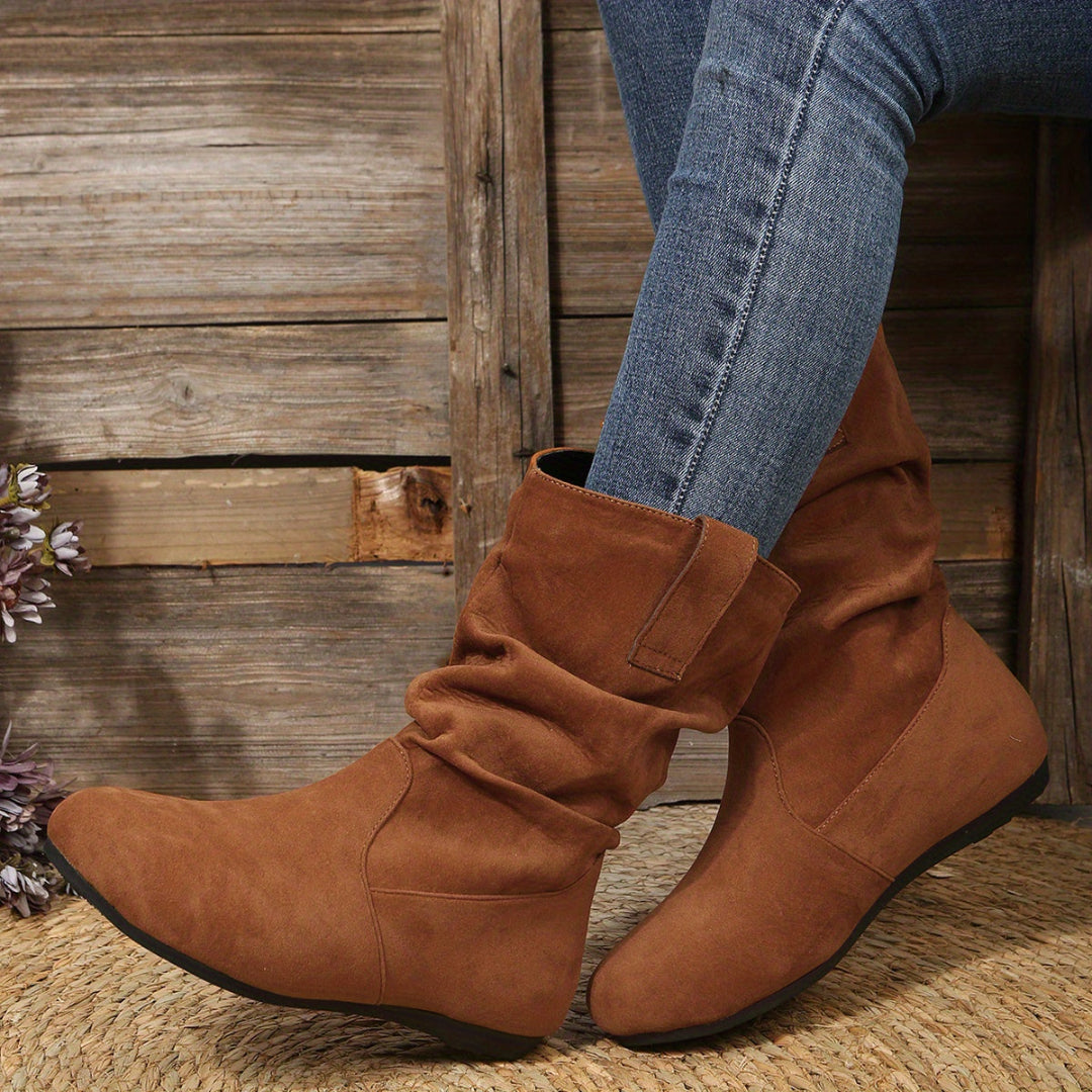 "Damen Schlupfstiefeletten, flach, vielseitig, schwarz, mit rutschfester Sohle, elegantes Design für Alltag und Komfort."