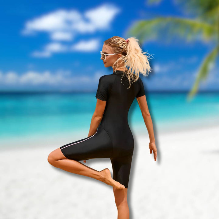 "Damen Shorty Neoprenanzug für Wassersport, schwarz, ergonomische Passform, kalt- und UV-Schutz, ideal zum Surfen."