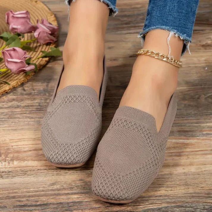 "Damen Slipper in Beige, bequemes orthopädisches Design, elegant und vielseitig mit hochwertiger Polsterung."