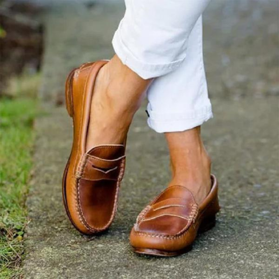 "Damen Slipper, leichte klassische Schlupfschuhe, schlichtes elegantes Design, perfekt für Alltag und Büro."