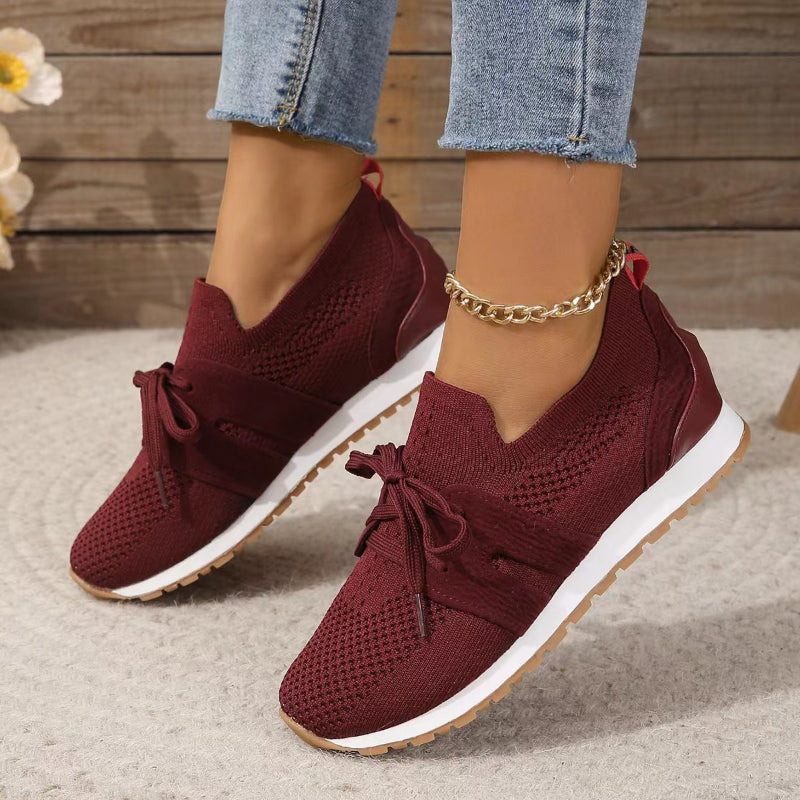 Damen Sneaker aus blauem Mesh mit breiter, weißer Sohle und Gel-Dämpfung, ideal für Komfort und orthopädische Unterstützung.