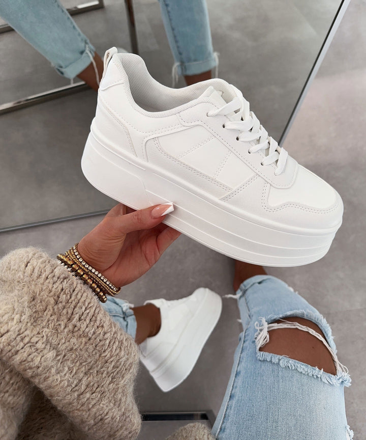 "Damen Sneaker Georgia Weiß; stilvoll, strahlendes Weiß, weiche Innensohle, robuste Außensohle, optimaler Komfort"