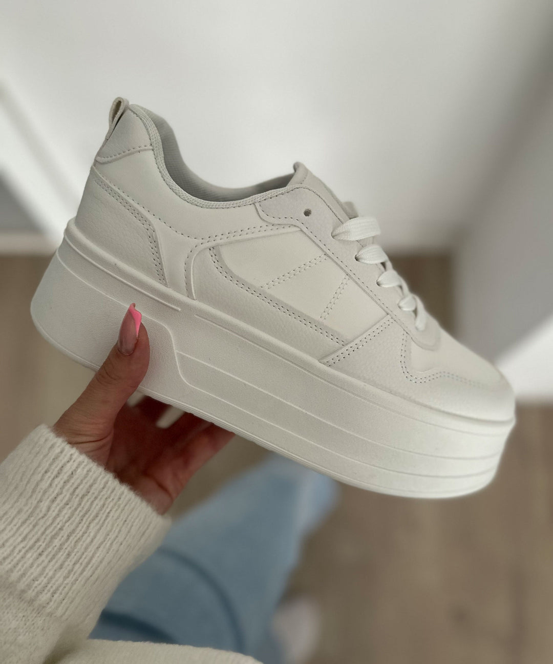 "Damen Sneaker Georgia Weiß; stilvoll, strahlendes Weiß, weiche Innensohle, robuste Außensohle, optimaler Komfort"
