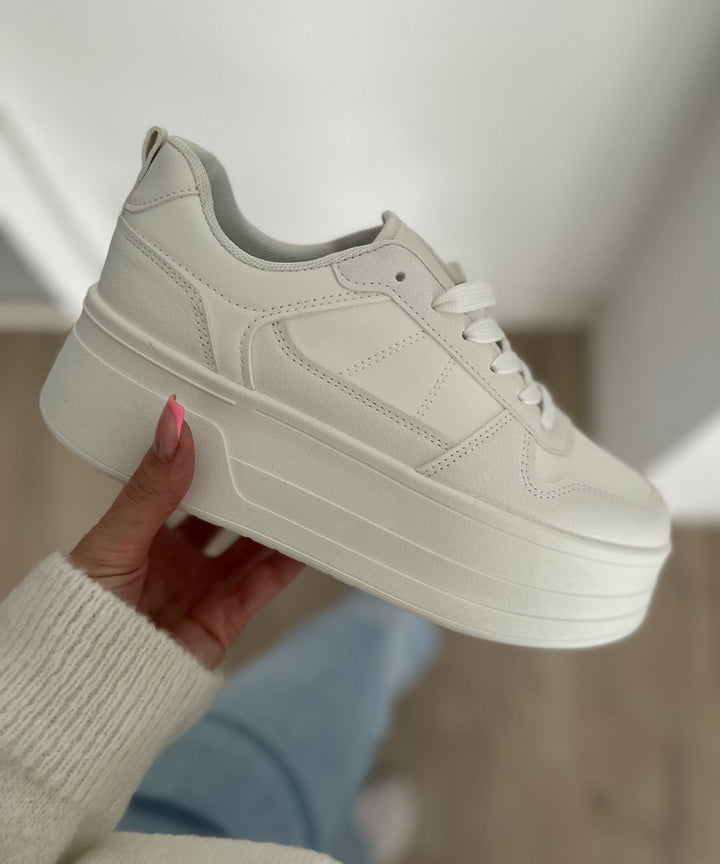 "Damen Sneaker Georgia Weiß; stilvoll, strahlendes Weiß, weiche Innensohle, robuste Außensohle, optimaler Komfort"