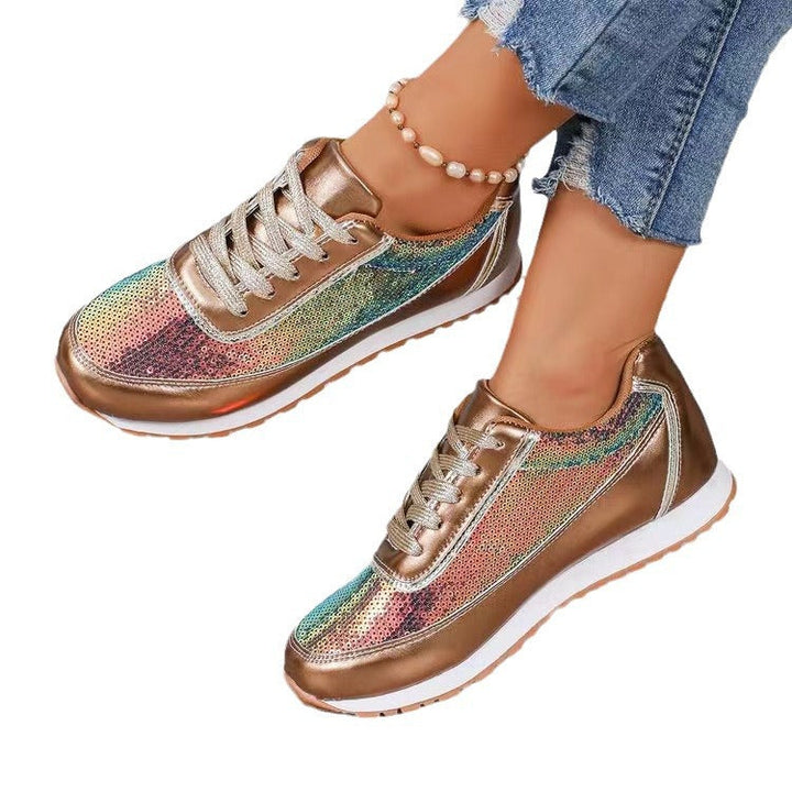 "Damen Sneaker mit schimmerndem Design und rutschfester Sohle, stilvoll und bequem für Alltag und Sport."