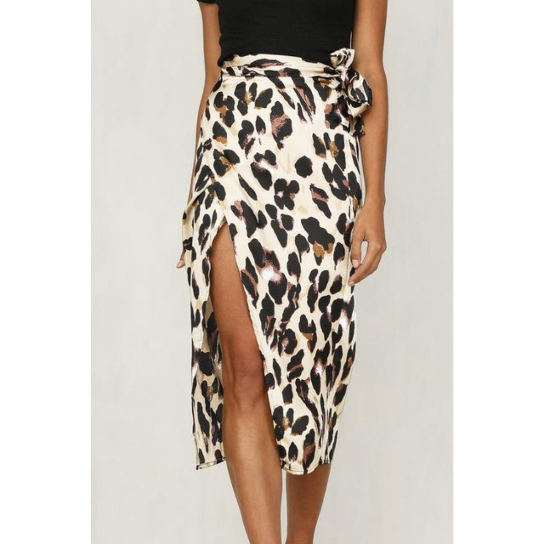 "Damen Sommer Midi-Rock mit Leopard-Print, seitlichem Schlitz; figurbetont und elegant für stilvolle Auftritte."