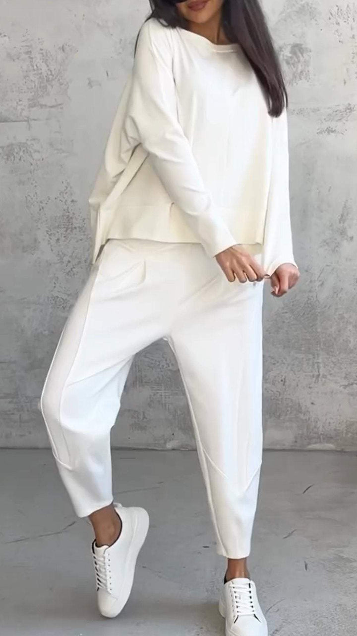 "Damen Sommer Outfit: Langarmshirt und Hose in schlichtem Design, lässig und stilvoll, ideal für Freizeit und Sommer."