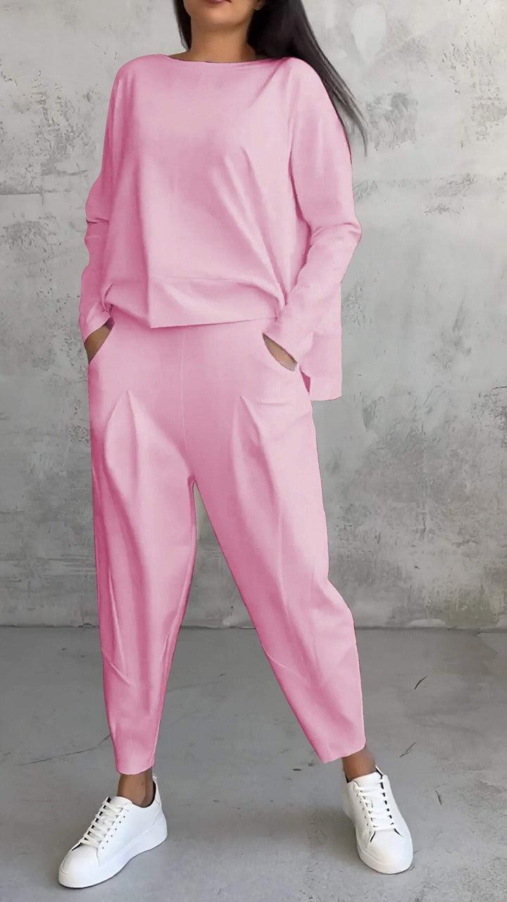 "Damen Sommer Outfit: Langarmshirt und Hose in schlichtem Design, lässig und stilvoll, ideal für Freizeit und Sommer."