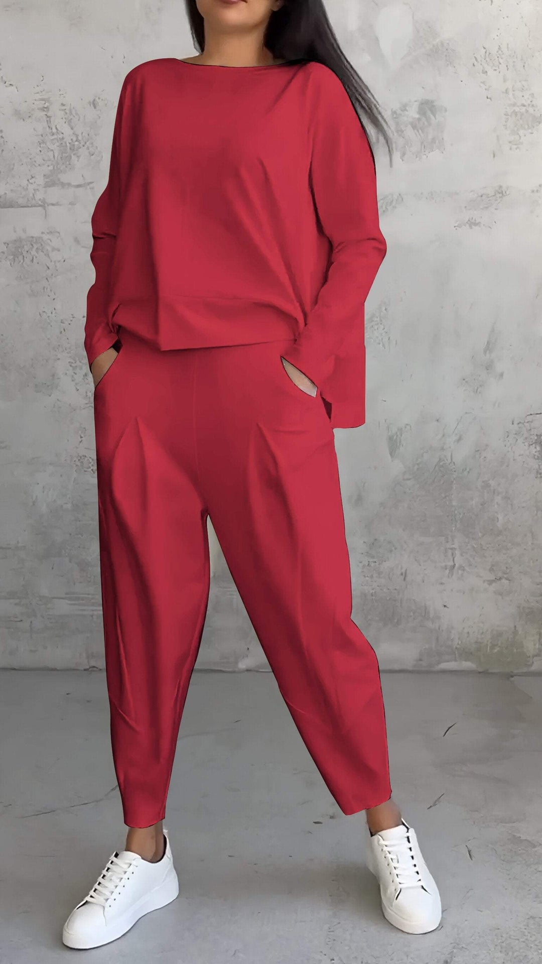 "Damen Sommer Outfit: Langarmshirt und Hose in schlichtem Design, lässig und stilvoll, ideal für Freizeit und Sommer."