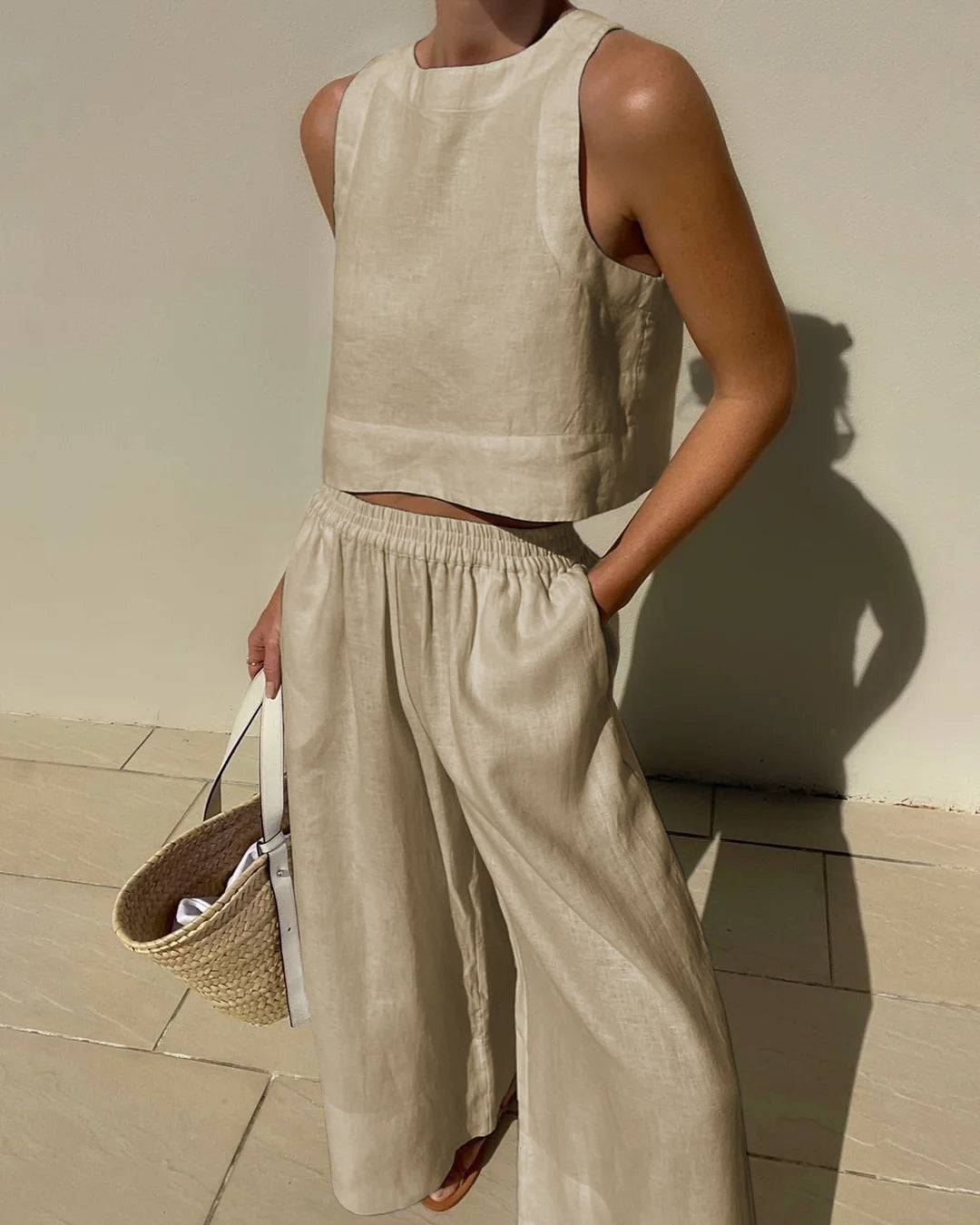 "Damen Sommer Zweiteiler-Set aus leichtem Stoff, minimalistisch in dezenten Farben, lockere Passform, elegant und luftig."