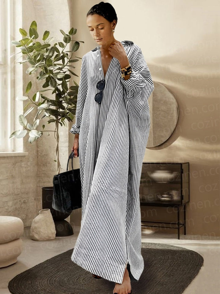 "Damen Sommerkleid mit schlichtem, modernem Design in leuchtendem Blau, luftiger Schnitt für komfortable Sommertage."