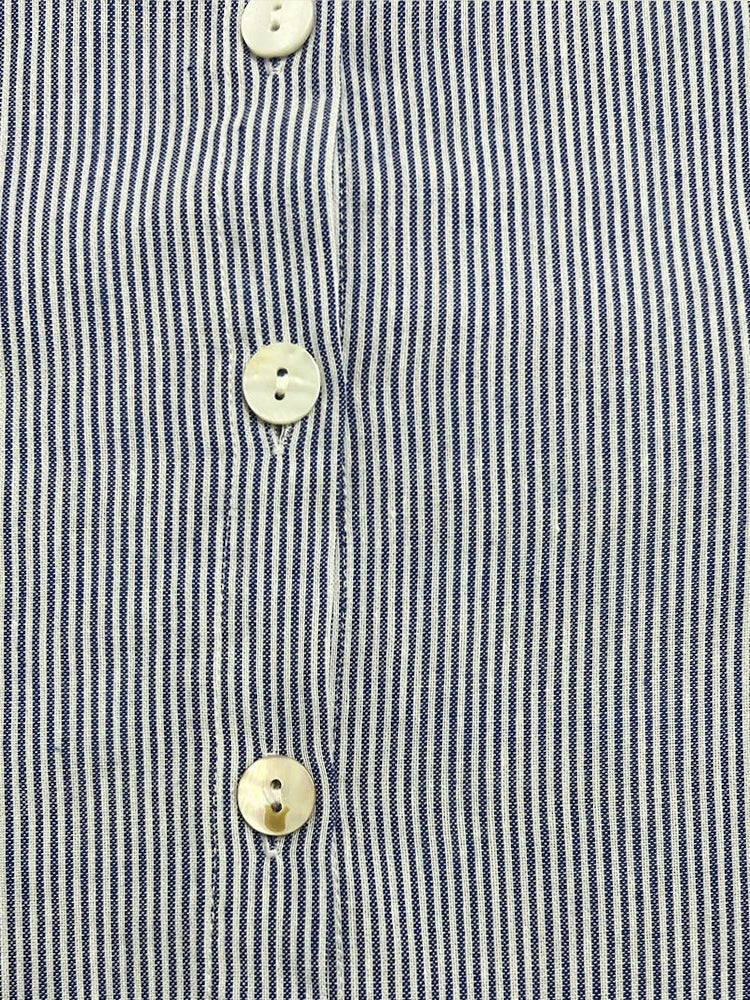 "Damen Sommerkleid mit schlichtem, modernem Design in leuchtendem Blau, luftiger Schnitt für komfortable Sommertage."