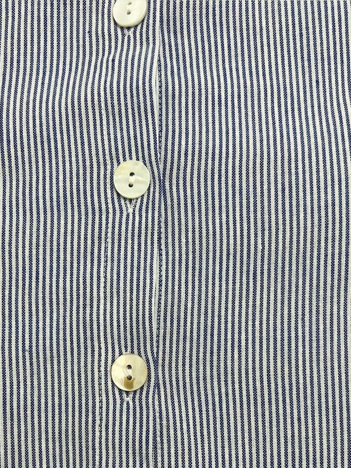 "Damen Sommerkleid mit schlichtem, modernem Design in leuchtendem Blau, luftiger Schnitt für komfortable Sommertage."