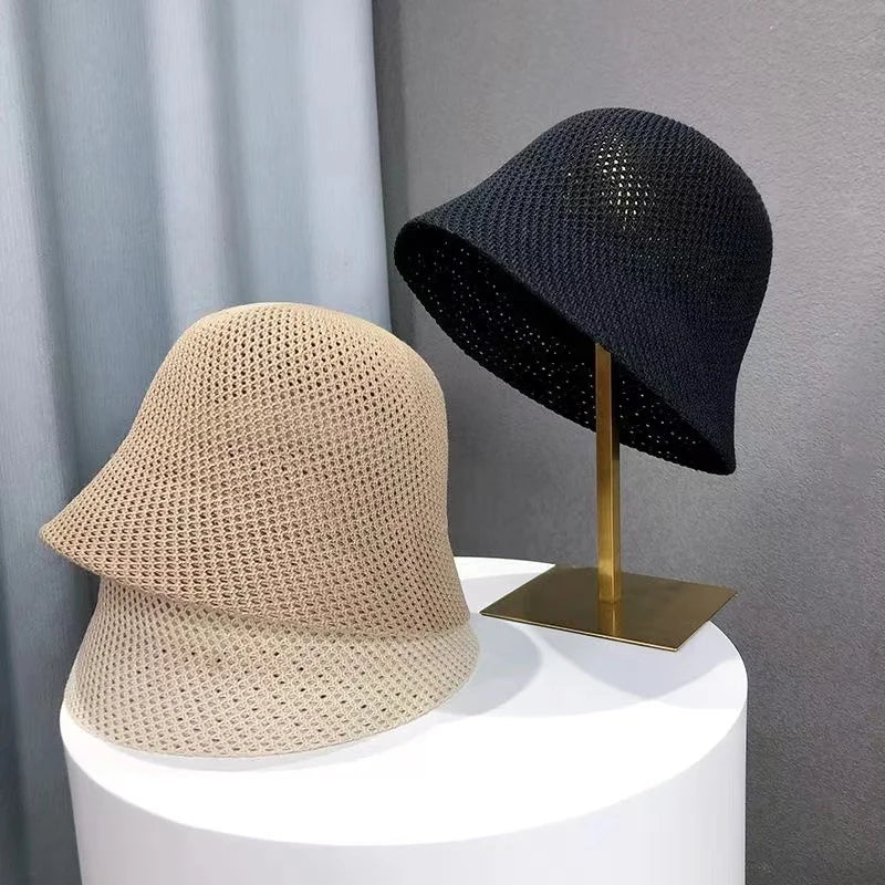 "Damen Sonnenhut, atmungsaktiv, elegant, mit breitem Rand für UV-Schutz, durchbrochenes Design, ideal für sonnige Tage."
