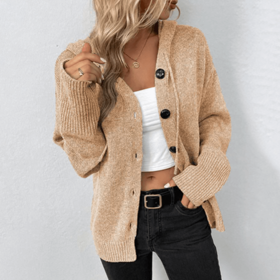 "Damen Strickjacke Brittan in Grau mit Knöpfen, warme und elegante Jacke für kalte Tage, aus weichem Material."