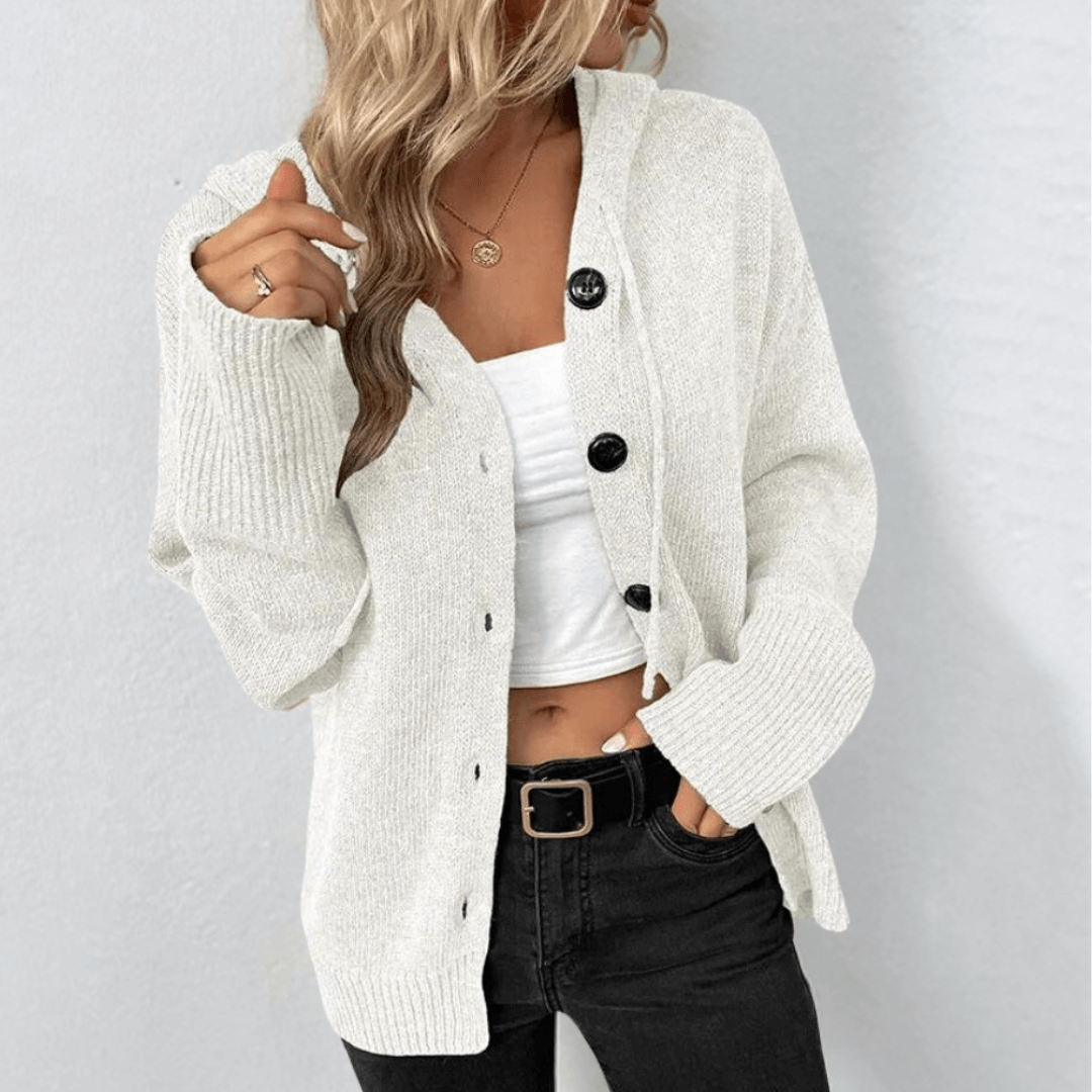 "Damen Strickjacke Brittan in Grau mit Knöpfen, warme und elegante Jacke für kalte Tage, aus weichem Material."