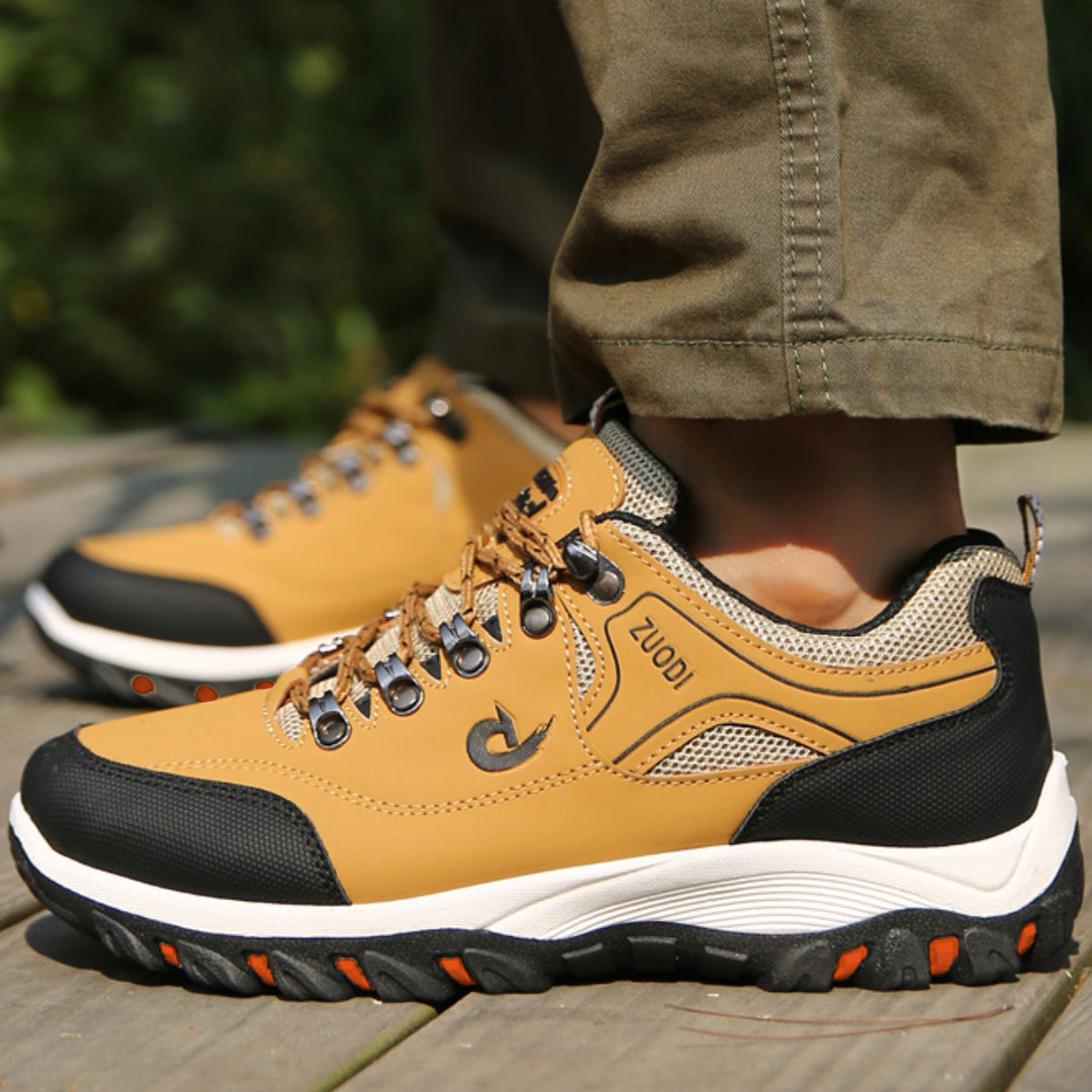 "Damen Trekkingschuhe mit grauer Oberfläche und robuster, rutschfester Sohle für Outdoor-Abenteuer"