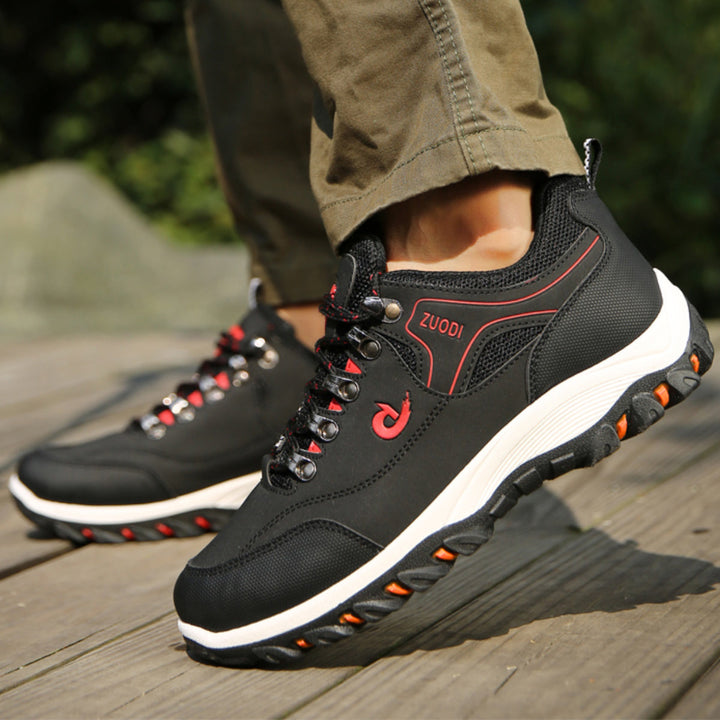"Damen Trekkingschuhe mit grauer Oberfläche und robuster, rutschfester Sohle für Outdoor-Abenteuer"