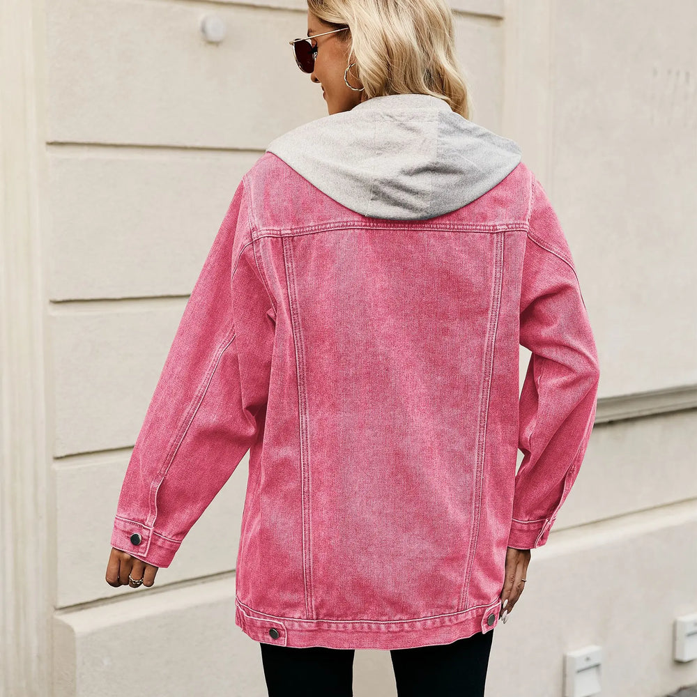 "Damen Vintage Jeansjacke mit Knopfverschluss, dunkelblauer Farbton, Kapuzenoption verfügbar, ideal für Winterlagen."