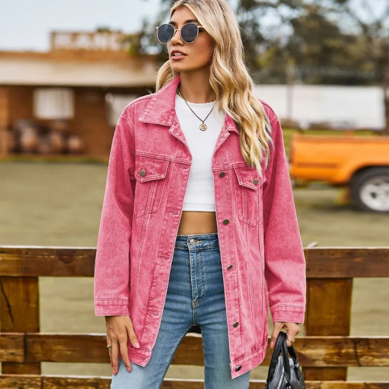 "Damen Vintage Jeansjacke mit Knopfverschluss, dunkelblauer Farbton, Kapuzenoption verfügbar, ideal für Winterlagen."