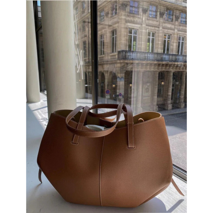 "Damen Vintage Tote Bag, geräumig und stilvoll, ideal für Alltag und Reisen. Klassisches Design, robust und vielseitig."