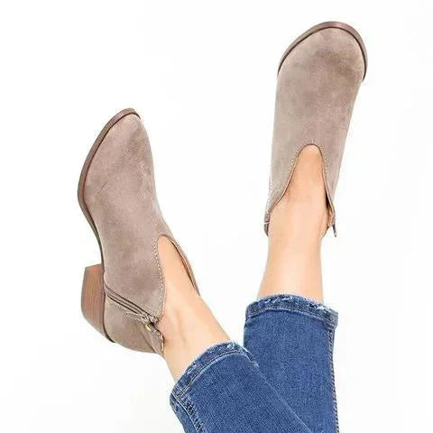 "Damen Wildleder Ankle Boots mit V-Form, niedrigem Blockabsatz, seitlichem Reißverschluss; stilvolles Design für Alltag."