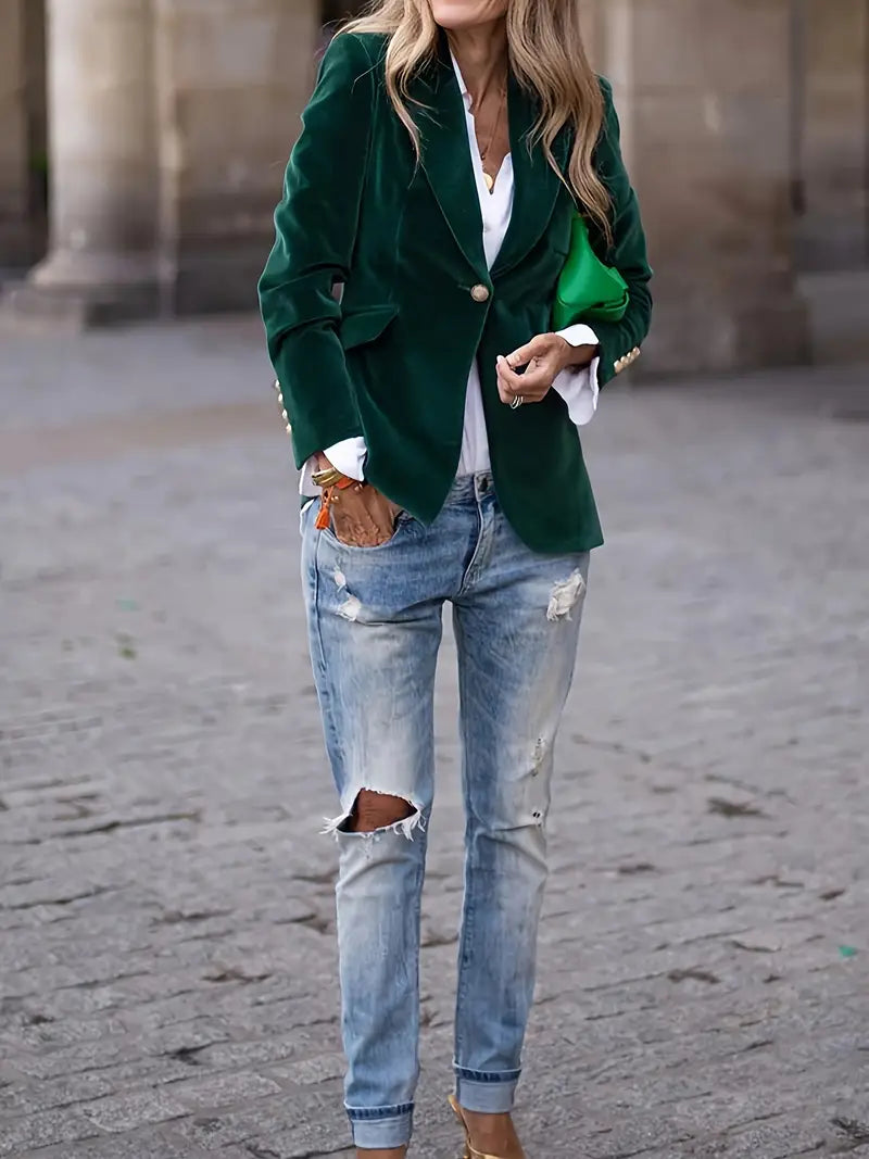 "Damenblazer Sofia in elegantem grauem Samt, maßgeschneiderte Passform, ideal für festliche Anlässe, zeitloser Stil."
