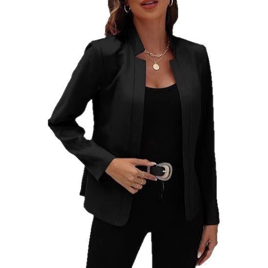 "Damenblazer Vorderansicht mit modernem Schnitt, dezenten Knopfdetails und hochwertigem Stoff in elegantem Design."