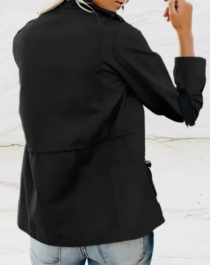 "Damenjacke mit Taschen, stilvolles Design, vier Taschen, elegante Passform, vielseitig, hochwertige Materialien."