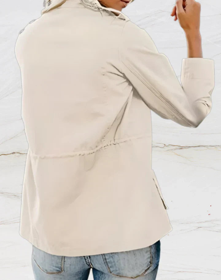 "Damenjacke mit Taschen, stilvolles Design, vier Taschen, elegante Passform, vielseitig, hochwertige Materialien."