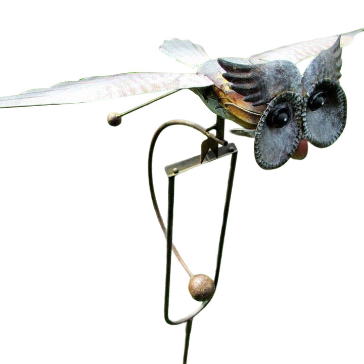Dekorativer Gartenkunst-Vogel Windrad, inspiriert von Adler und Eule, aus Metall für Terrasse oder Garten.