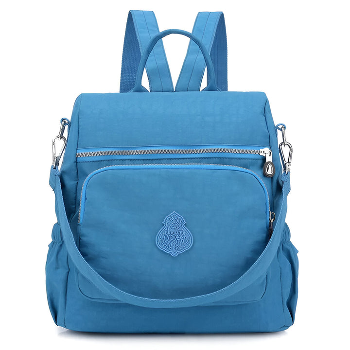 Diebstahlsicherer Damen Rucksack in Beige, wetterfest, elegante Konstruktion, versteckte Reißverschlüsse für Sicherheit.