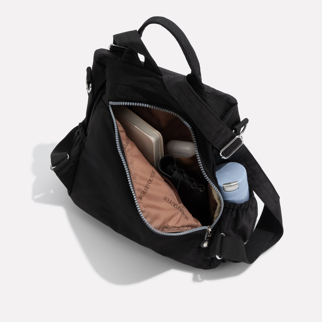 Diebstahlsicherer Damen Rucksack in Beige, wetterfest, elegante Konstruktion, versteckte Reißverschlüsse für Sicherheit.