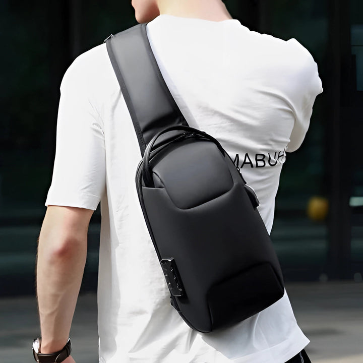 "Diebstahlsicherer USB-Rucksack aus wasserfestem Material, schwarz, ergonomisch, Vorderansicht, modernes Design."